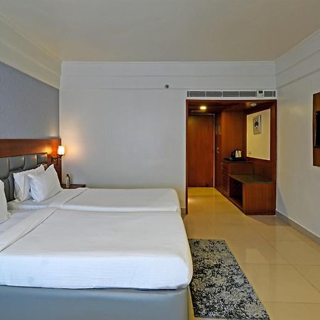Palette Madhapur Hotel Hyderabad Exterior foto