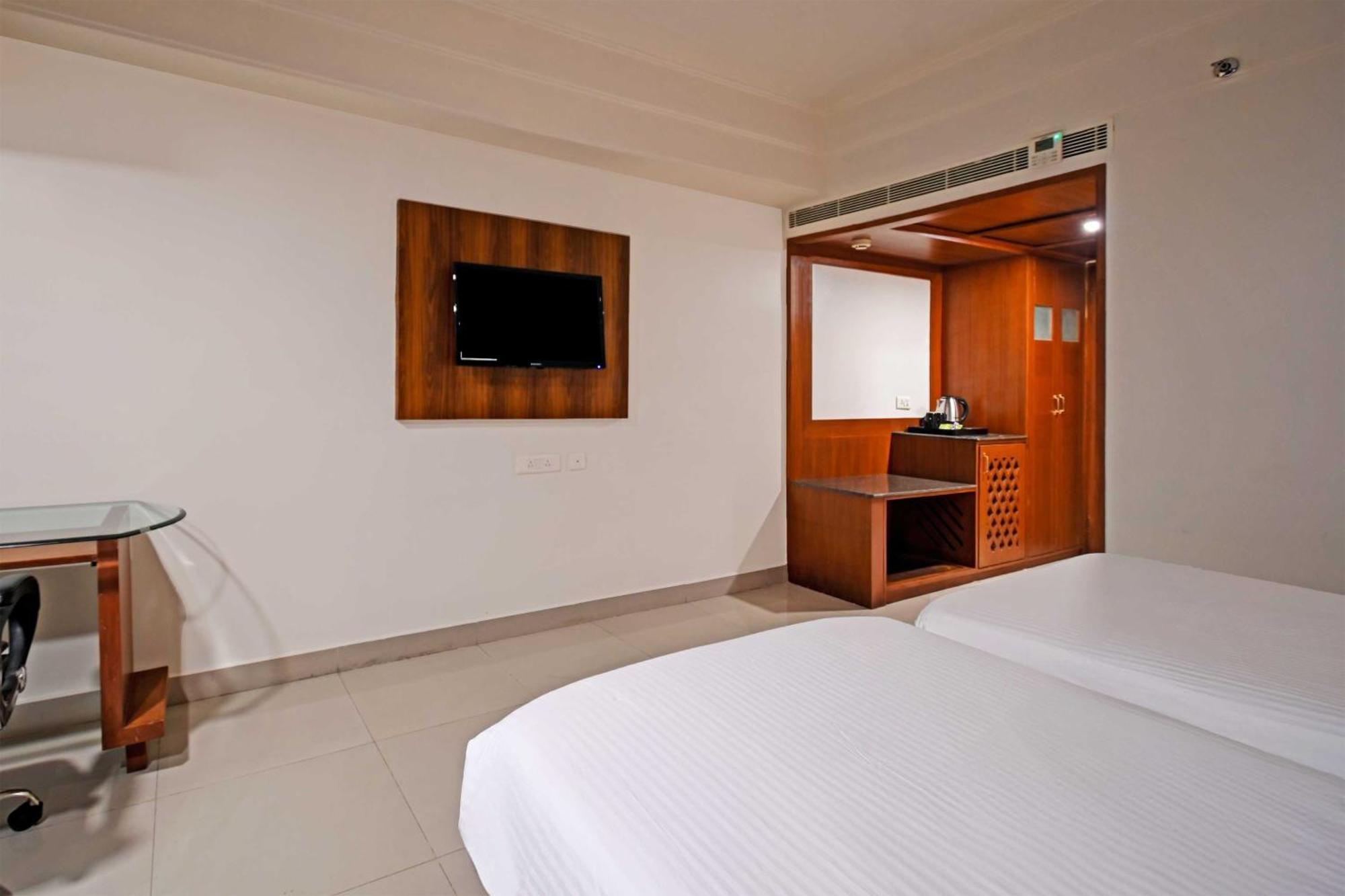 Palette Madhapur Hotel Hyderabad Exterior foto