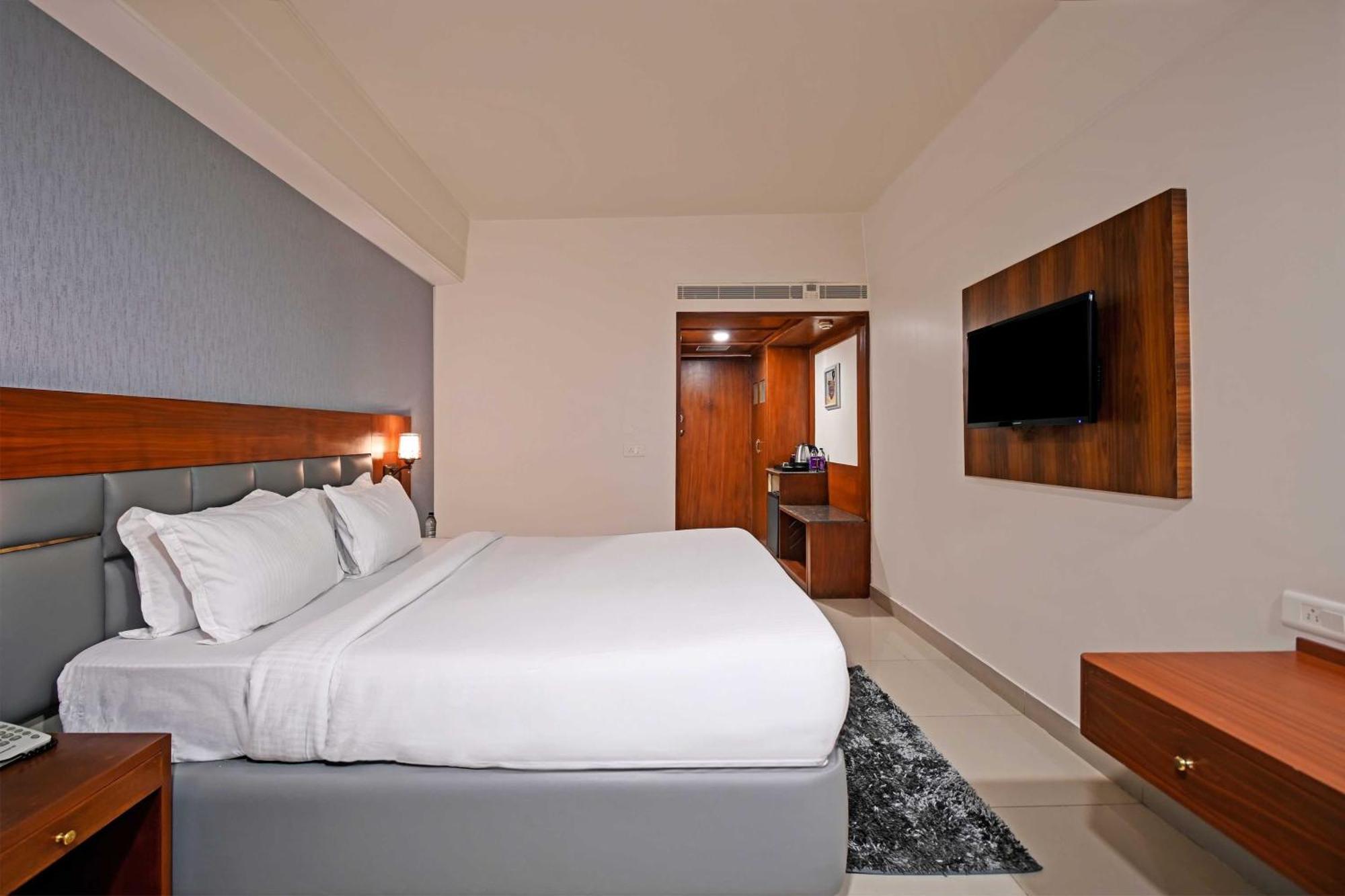 Palette Madhapur Hotel Hyderabad Exterior foto