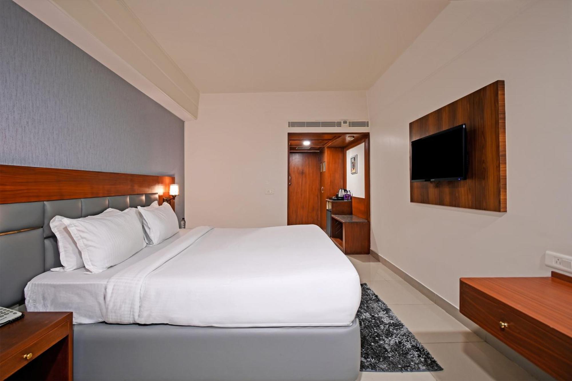 Palette Madhapur Hotel Hyderabad Exterior foto