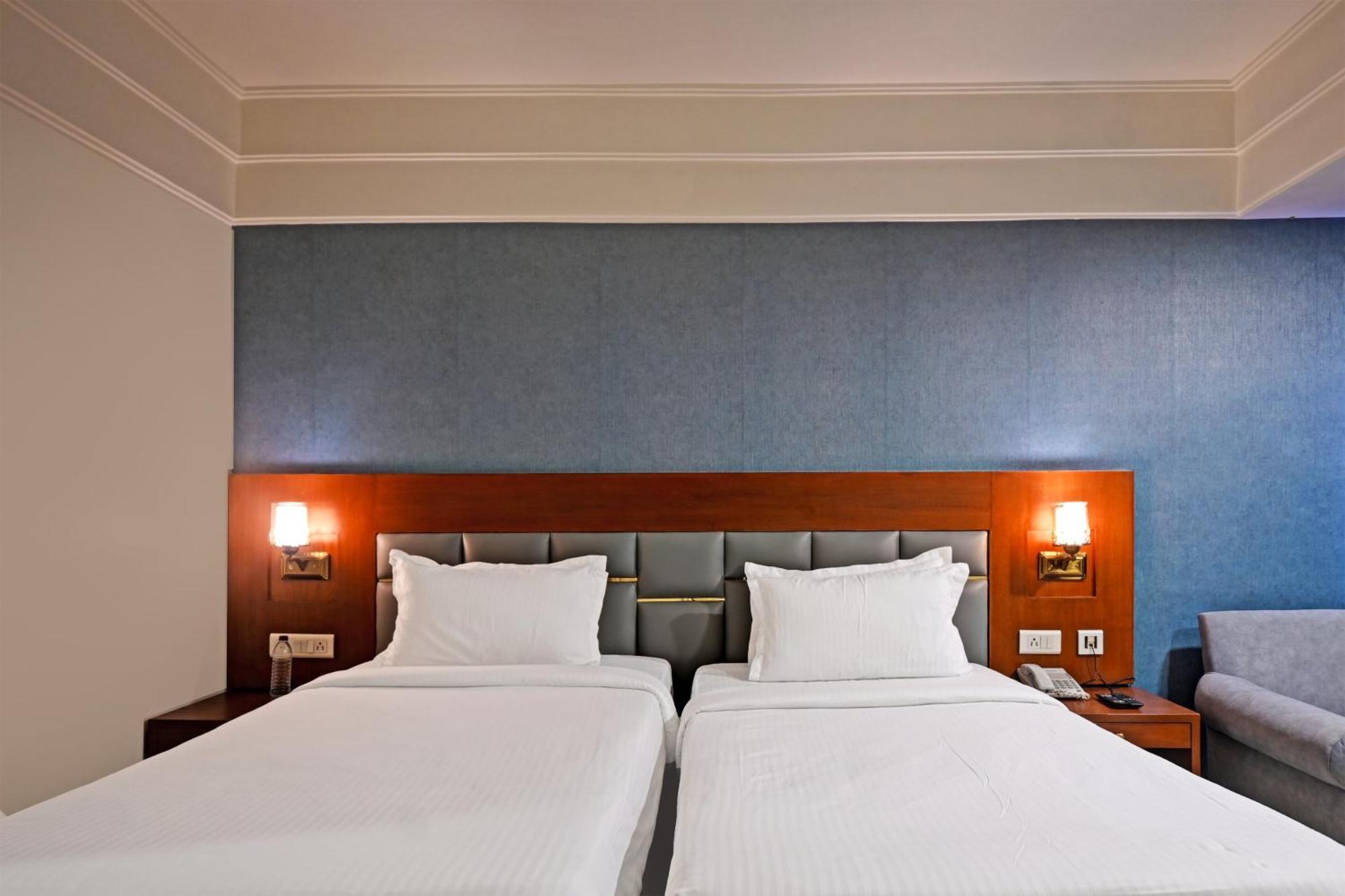 Palette Madhapur Hotel Hyderabad Exterior foto
