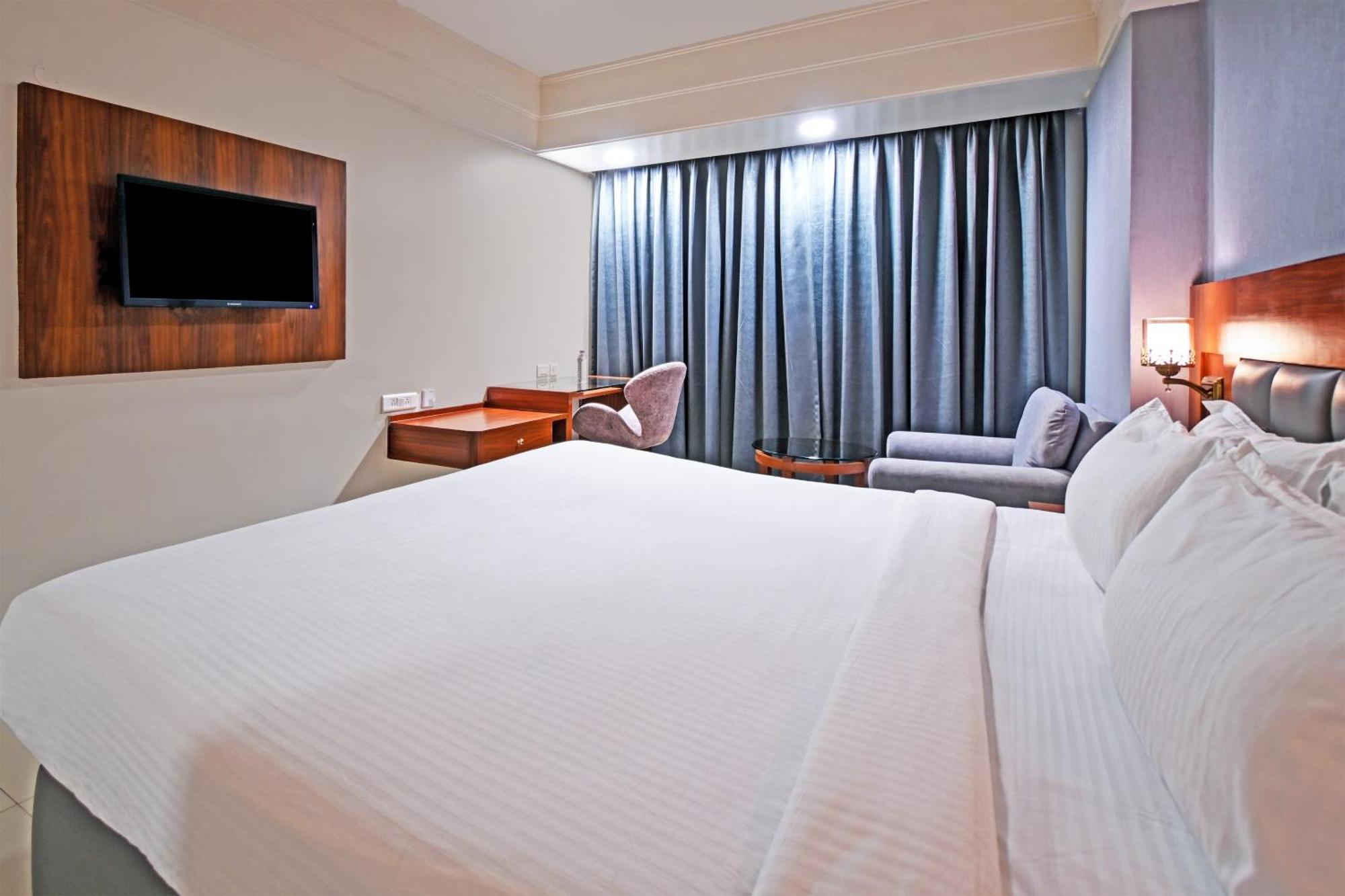 Palette Madhapur Hotel Hyderabad Exterior foto