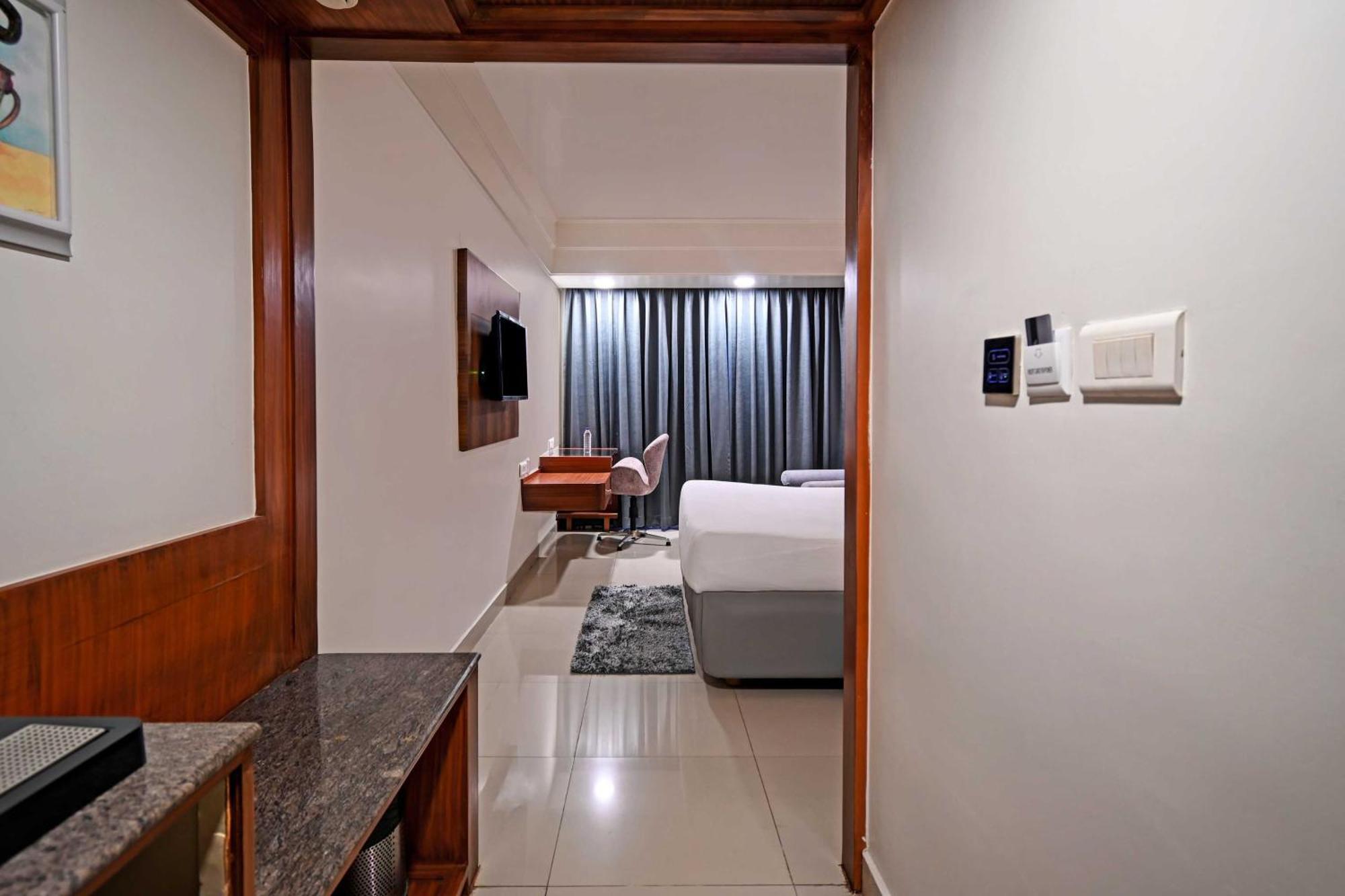 Palette Madhapur Hotel Hyderabad Exterior foto