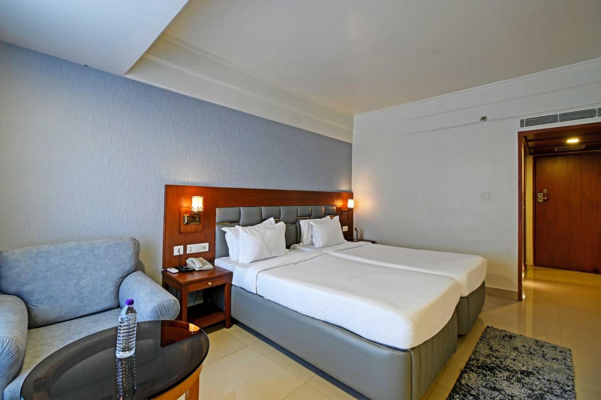 Palette Madhapur Hotel Hyderabad Exterior foto