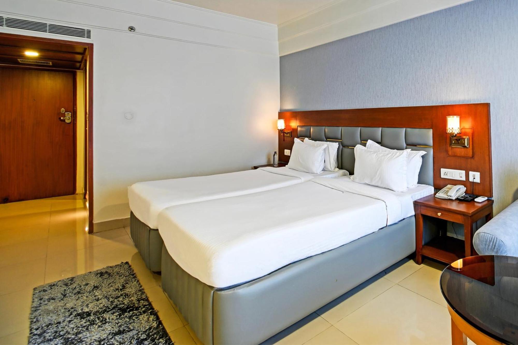 Palette Madhapur Hotel Hyderabad Exterior foto