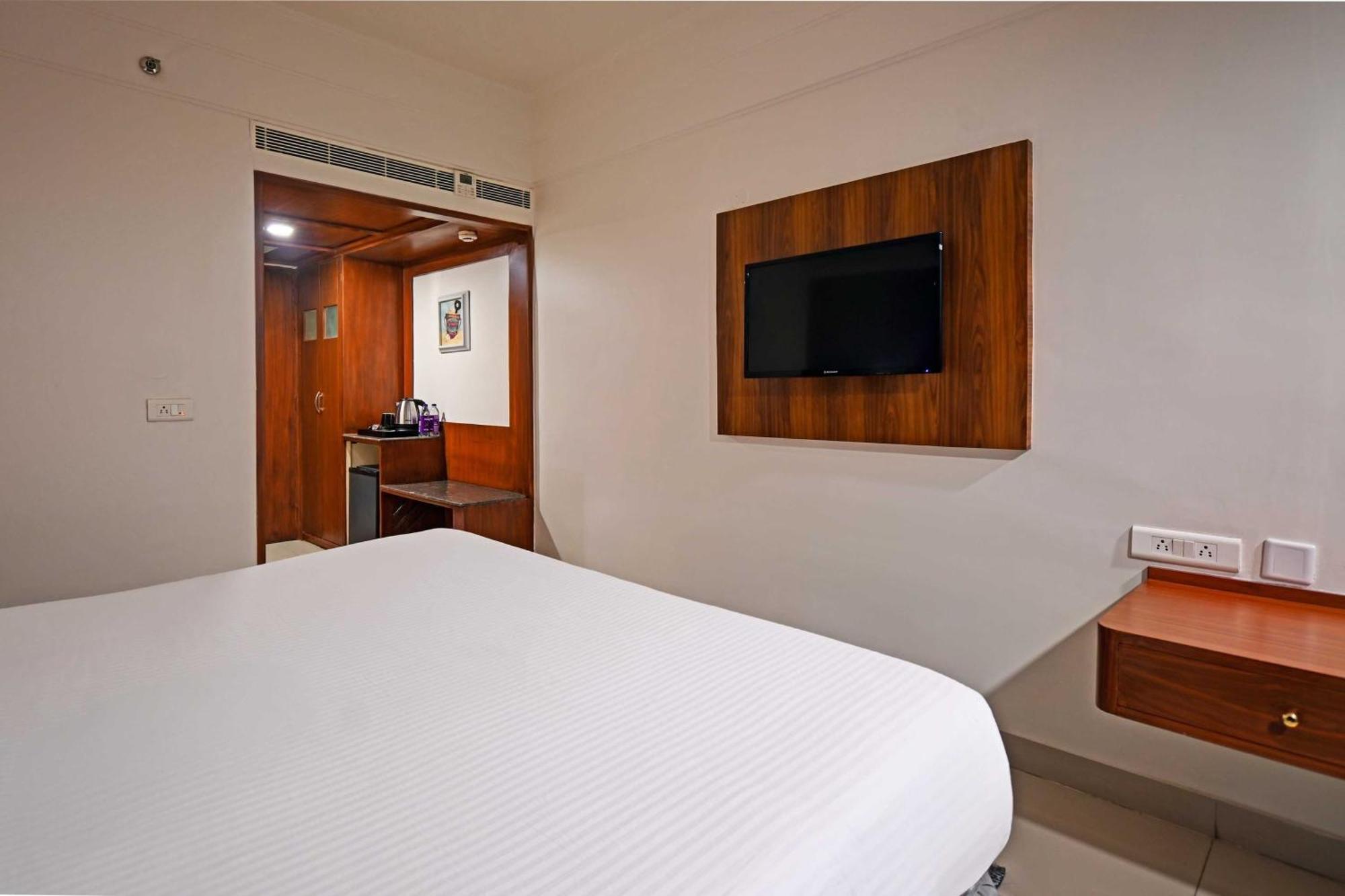Palette Madhapur Hotel Hyderabad Exterior foto