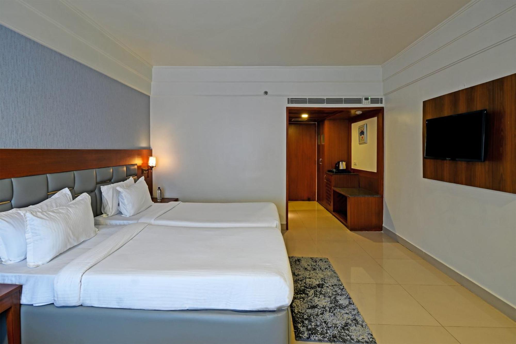 Palette Madhapur Hotel Hyderabad Exterior foto